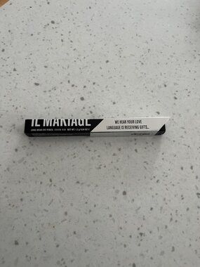 IL MAKIAGE Long-Wear Eye Pencil in Black and White Packaging